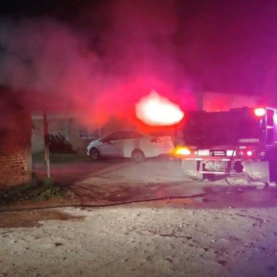 Dentro de la casa se encontraba un hombre, quien era conocido por pasar recurrentemente las noches en el lugar.